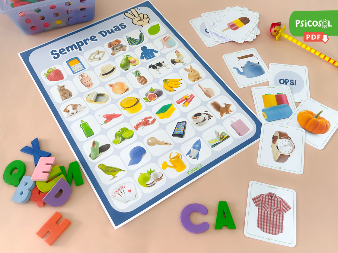 Tabuleiro com cartas para o jogo de aliteração